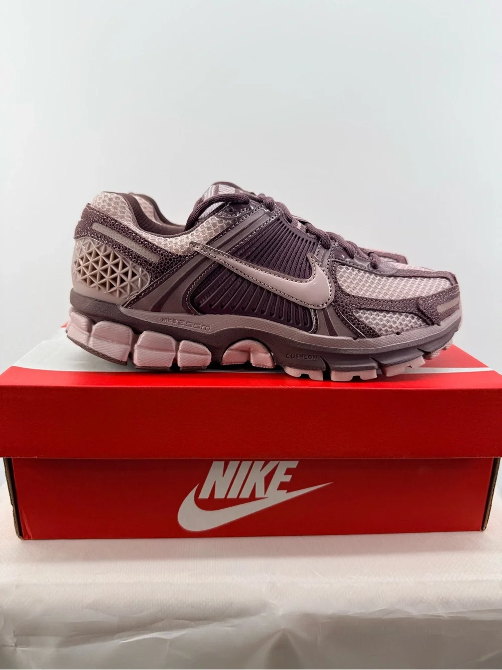 Nike Zoom Vomero 5 Tattoo Partical Rose Size 6.5W